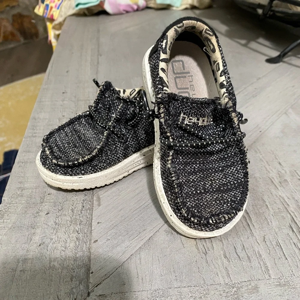 Hey Dude Black Moccasins Comfortable Casual Shoes in great condition! Size 5
